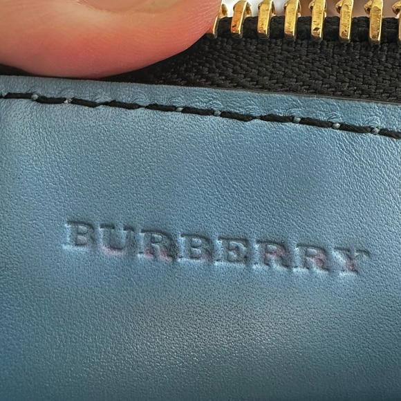 Authentic RARE Burberry Signature Grain Calfskin Peyton Crossbody Celadon Blue - Picture 9 of 13
